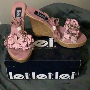 Size 8, LEI Pink Suede Wedge